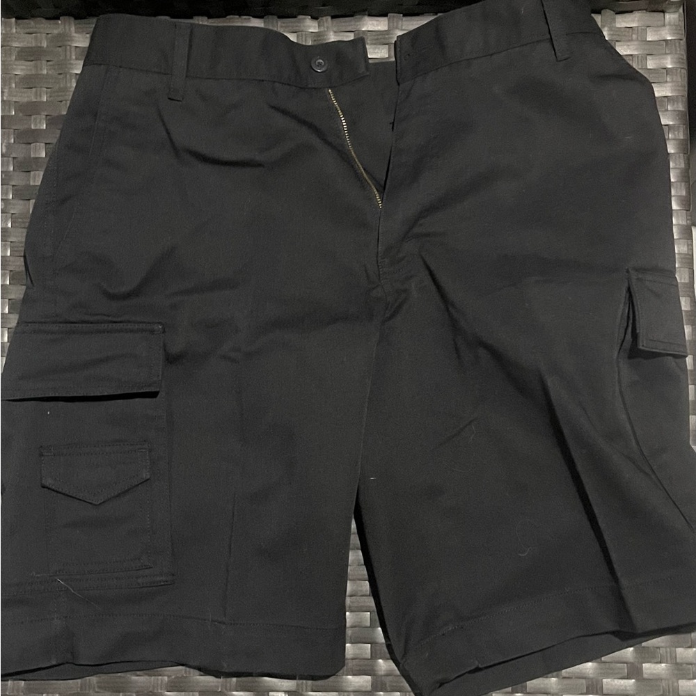 Landmark - Men’s Khaki Shorts - 34W - Black